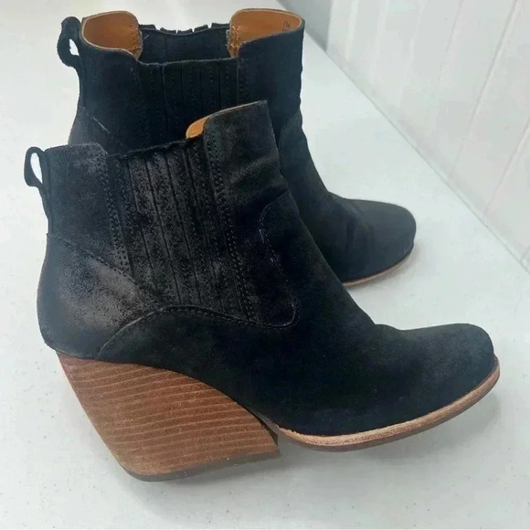 Kork-Ease Verdelet Black Burnished Suede Almond Toe Block Heel Ankle Sz 7 - Picture 5 of 13